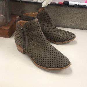 Leather lucky brand perforated taupe booties